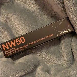 NIB Mac Cosmetics Studio Fix NW50 concealer